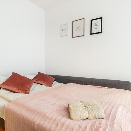 Modern 70M Apartment With Private Garden Metro Varşovia Exterior foto