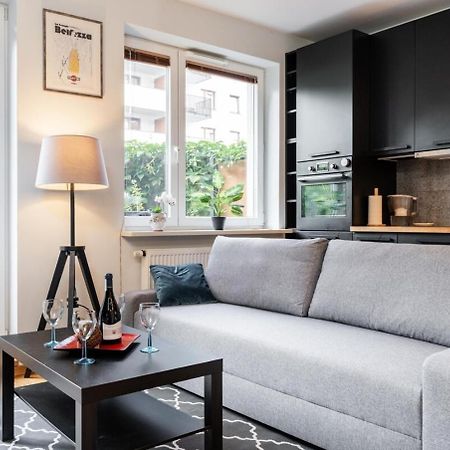 Modern 70M Apartment With Private Garden Metro Varşovia Exterior foto