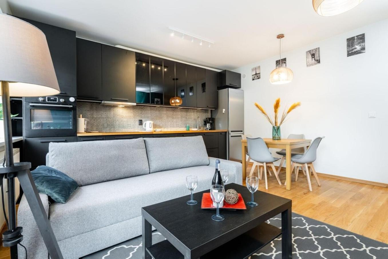 Modern 70M Apartment With Private Garden Metro Varşovia Exterior foto