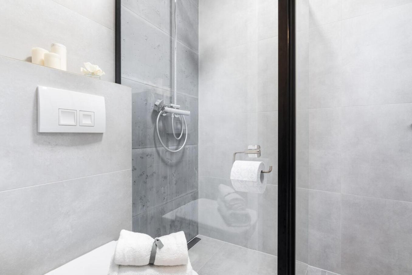 Modern 70M Apartment With Private Garden Metro Varşovia Exterior foto