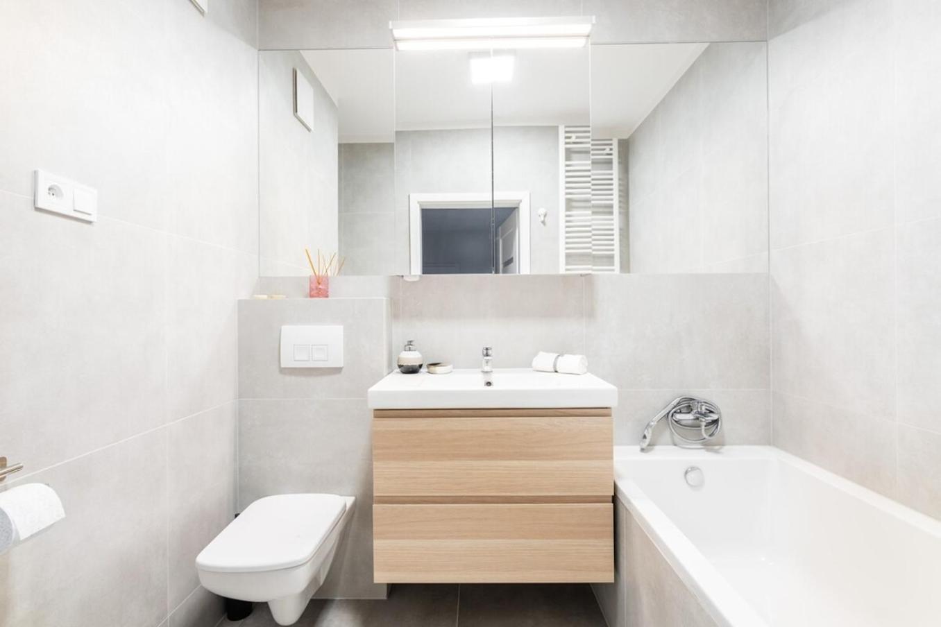 Modern 70M Apartment With Private Garden Metro Varşovia Exterior foto